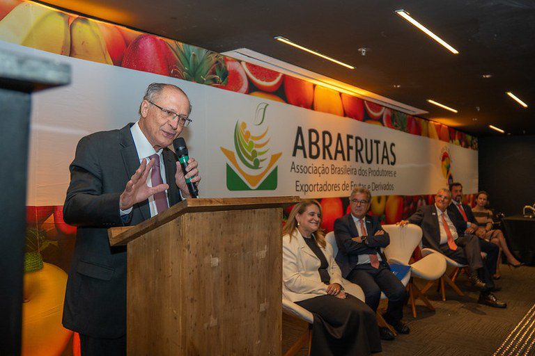 Alckmin: “Todo empenho do governo é para tirar mais produtos do tarifaço”